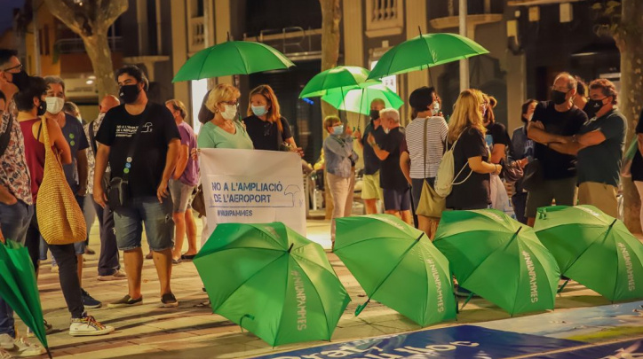 Concentració ciutadana en defensa del Delta, aquest vespre a la plaça de la Vila del Prat.