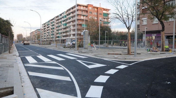 Av. Verge de Montserrat entre Sarajevo i Carretera de la Marina.